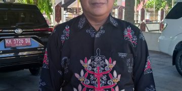 Wakil Ketua I DPRD Barito Selatan Ideham (kiri) bersama perwakilan BPK RI dan Bupati Barsel, Eddy Raya Samsuri saat penyerah Laporan Hasil Pemeriksaan (LHP) atas Lap Keuangan Tahun Anggaran 2024 di Kantor BPK Kalteng.