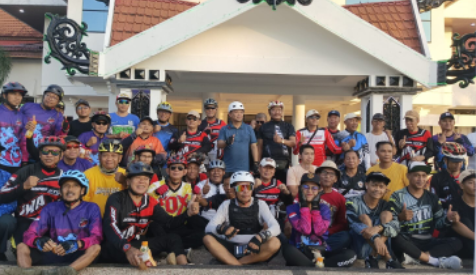 BUPATI BARITO SELATAN GOWES BARENG TOKOH MASYARAKAT DAN KOMUNITAS SEPEDA BUNTOK