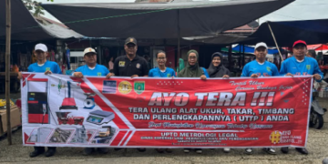 kegiatan Sidang Tera Ulang (STU) UTTP (Alat Ukur, Takar, Timbang, dan Perlengkapannya) milik para pedagang di Pasar Mengkatip Kecamatan Dusun Hilir