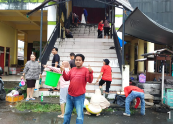 UPTD Pasar Beringin Buntok Gotong Royong Bersikan Pasar