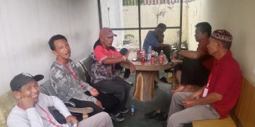 DENGAN SABAR MENANTI SIDANG PUTUSAN AKHIR DALAM KASUS PEMBUNUHAN NURMALIZA