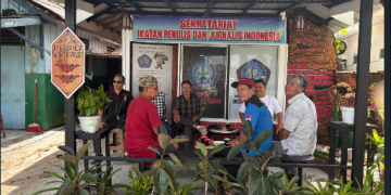 KETUA IWO BARITO TIMUR DAN PENGURUS MELAKUKAN KUNJUNGAN SILATURAHMI KE SEKRETARIAT IPJI KALTENG