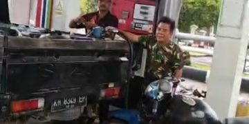 SPBU DESA SIKUI, LAKUKAN PELANGGARAN SAAT PENGISIAN BBM KEPADA MOBIL PIK UP BERISI JERIGEN