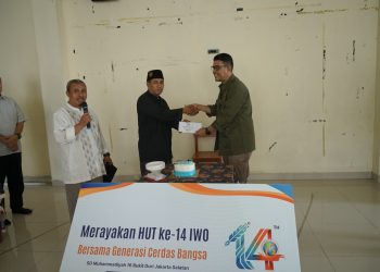 Perayaan HUT ke 14, PP IWO Bagikan Bea Siswa Untuk 8 Siswa SD Muhammadiyah 16 Jaksel