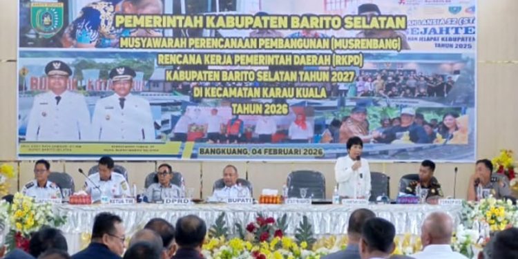 BUPATI BARSEL EDDY RAYA SAMSURI HADIRI MUSRENBANG DI AULA KECAMATAN KARAU KUALA