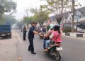 GABUNGAN ORGANISASI PERS DAN LSM BAGIKAN 5.000 MASKER KE MASYARAKAT DI KOTA PALANGKA RAYA